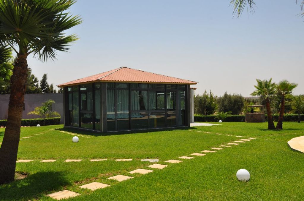Glass garden pavilion
